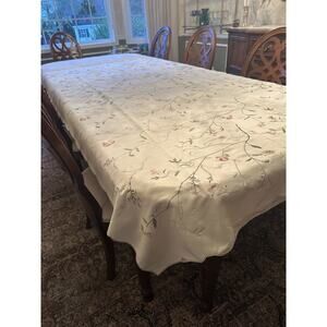 Tablecloth Floral 60x100 pink green scalloped stitched